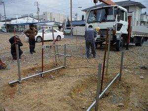 (d)杭埋没深さが0.8mの場合の加力風景-4