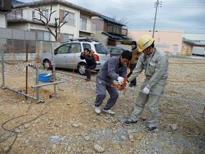 (e)杭埋没深さが0.8mの場合の加力風景-5