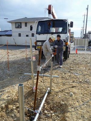 (f)杭埋没深さが0.8mの場合の加力風景-6